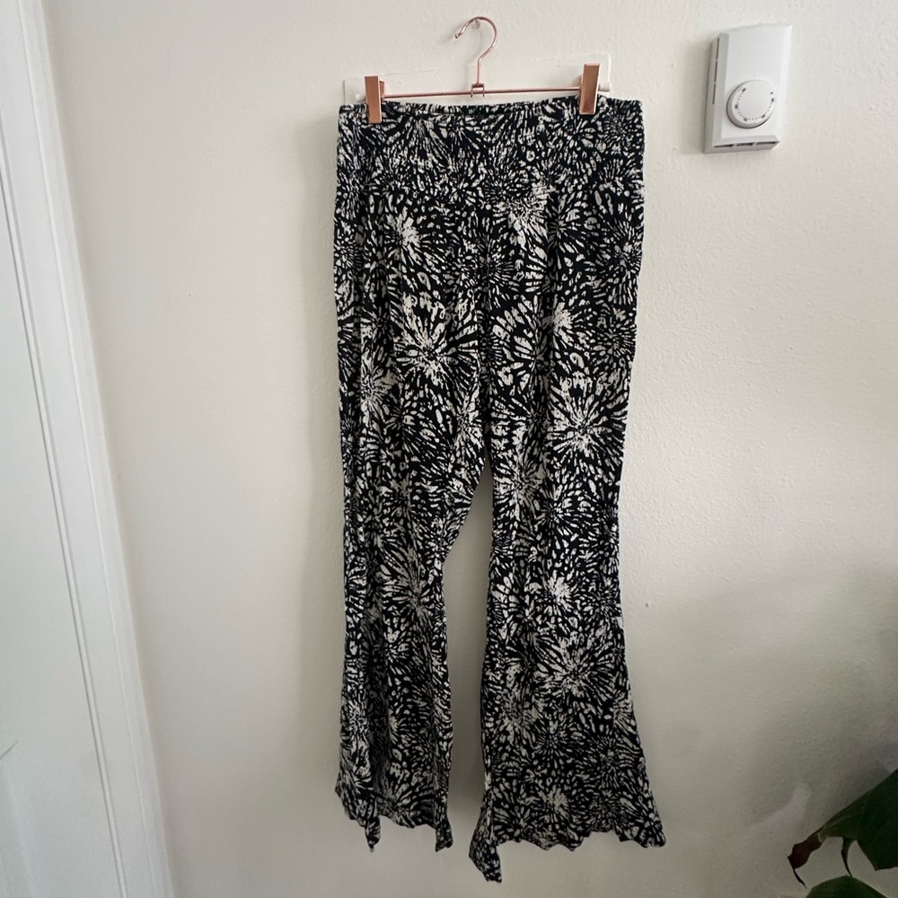 Black and white floral pant